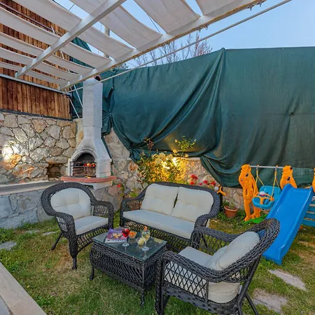 Doğa ıçinde Havuzlu Lüks Beyaz Villa Kaş