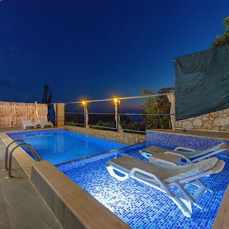 Villa Doğa ıçinde Havuzlu Lüks Beyaz Kaş