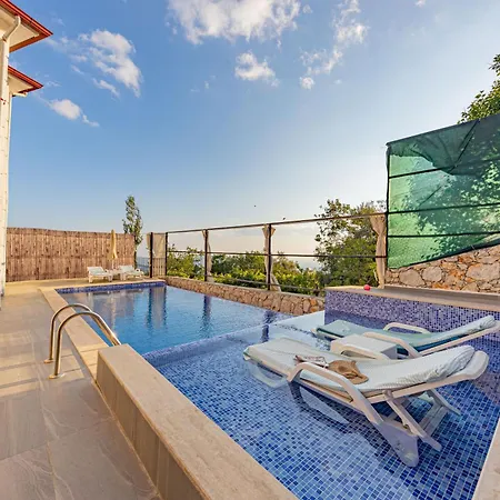 Villa Doğa ıçinde Havuzlu Lüks Beyaz
