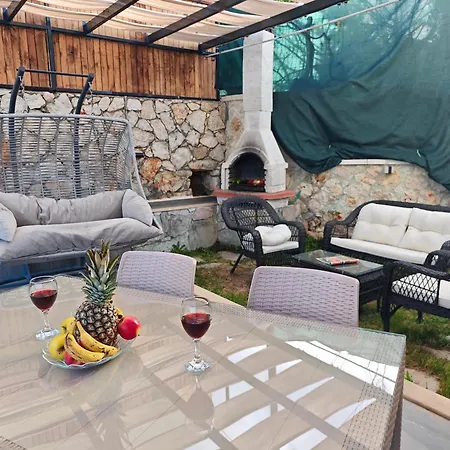 Villa Doğa ıçinde Havuzlu Lüks Beyaz *