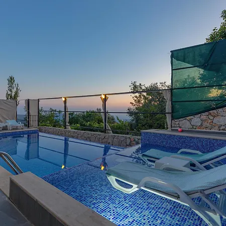 Villa Doğa ıçinde Havuzlu Lüks Beyaz *